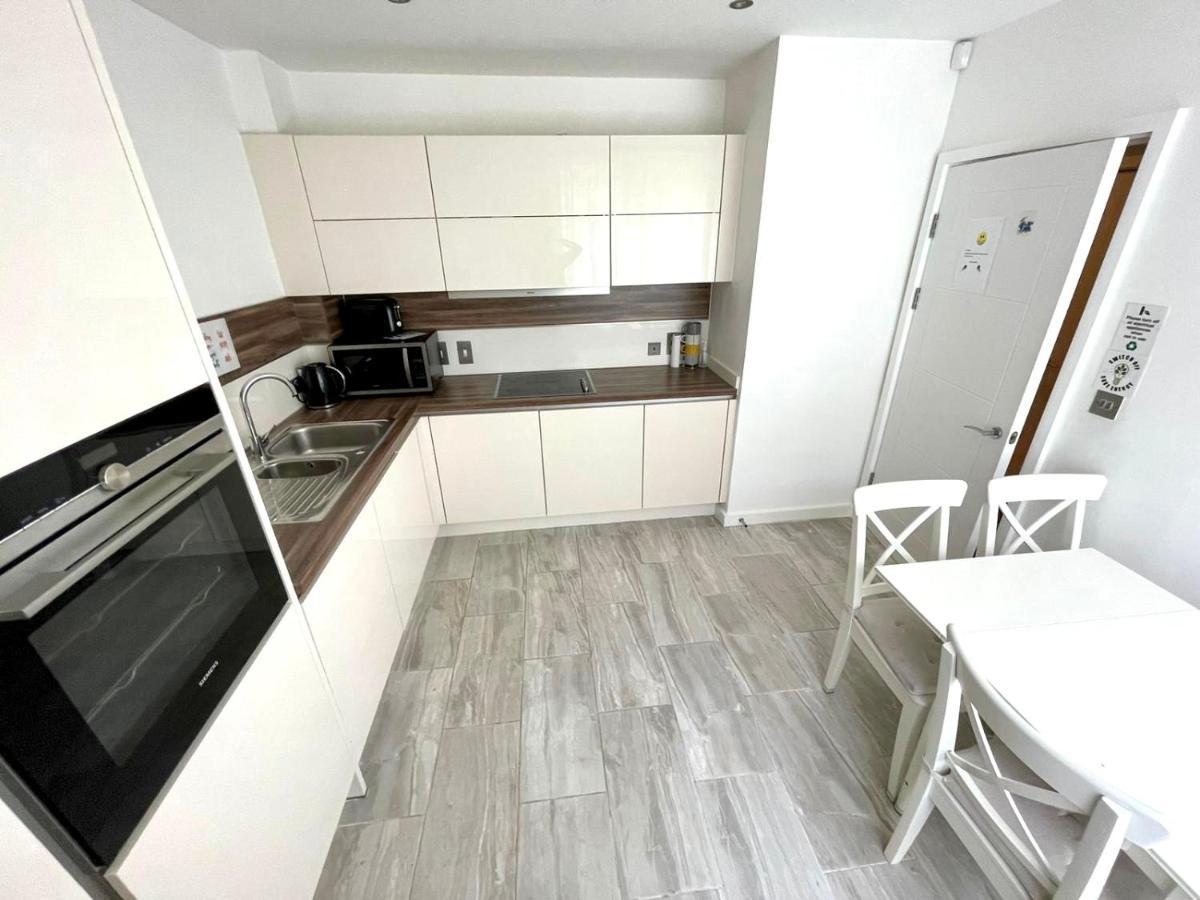 London Stratford Luxury House, 5 Minutes Walk Station, Westfield, 3 Bedrooms 3 Bathrooms, Reception, Garden, Parking Екстериор снимка