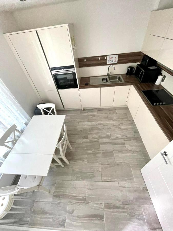 London Stratford Luxury House, 5 Minutes Walk Station, Westfield, 3 Bedrooms 3 Bathrooms, Reception, Garden, Parking Екстериор снимка