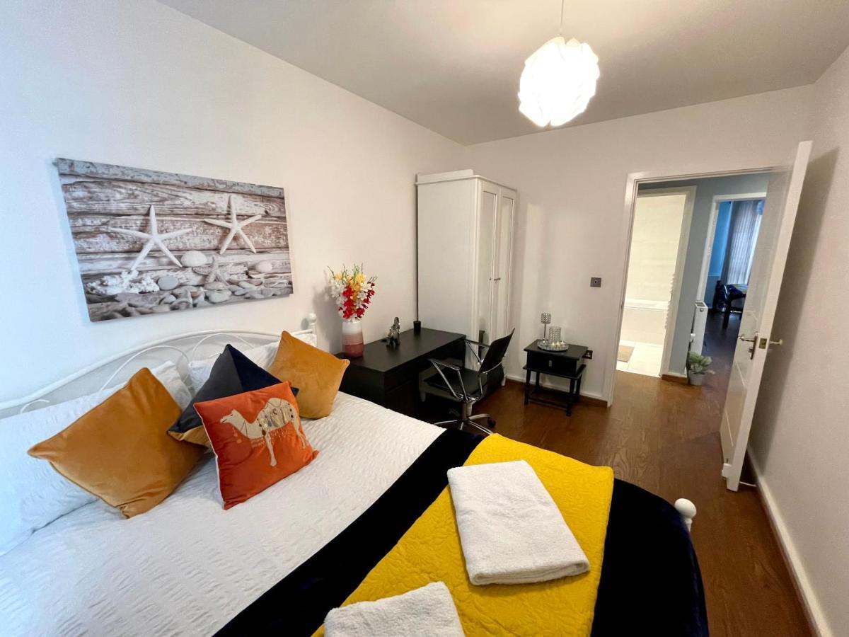 London Stratford Luxury House, 5 Minutes Walk Station, Westfield, 3 Bedrooms 3 Bathrooms, Reception, Garden, Parking Екстериор снимка