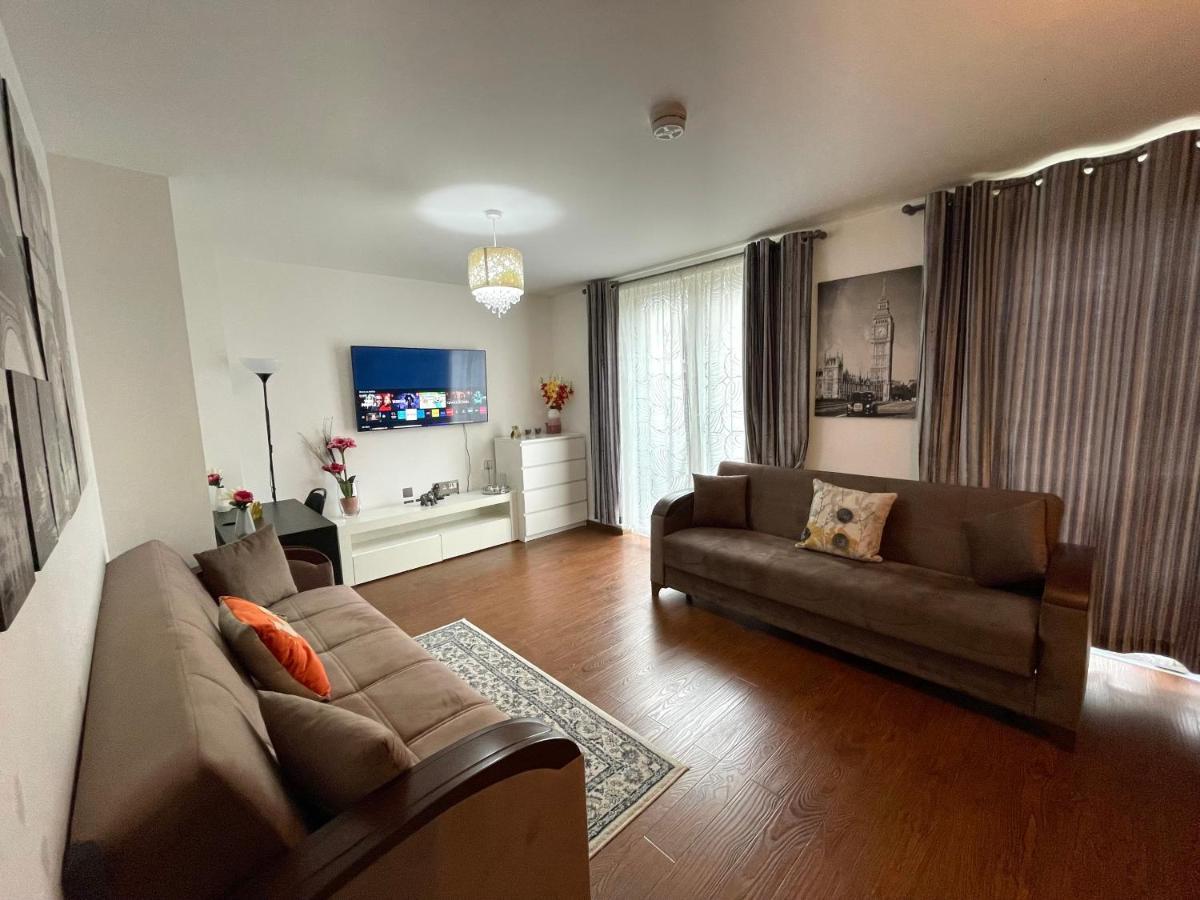 London Stratford Luxury House, 5 Minutes Walk Station, Westfield, 3 Bedrooms 3 Bathrooms, Reception, Garden, Parking Екстериор снимка